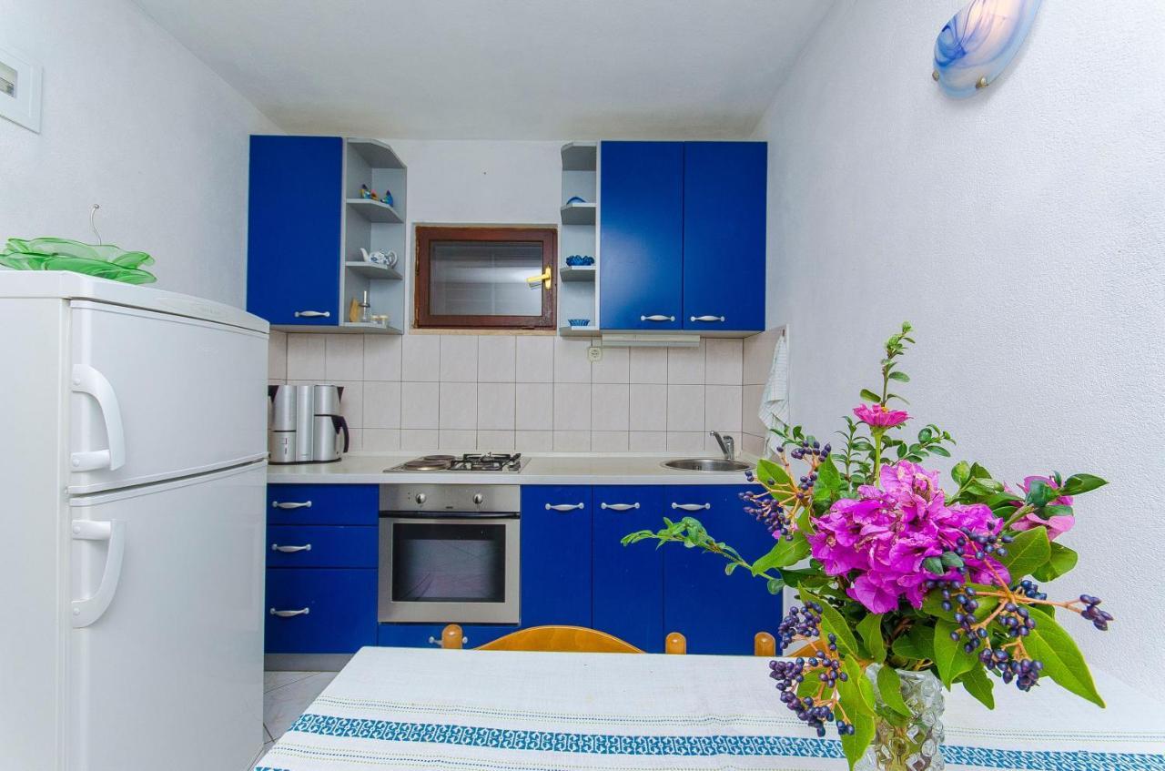 Apartments By The Sea Pisak, Omis - 2802 Экстерьер фото