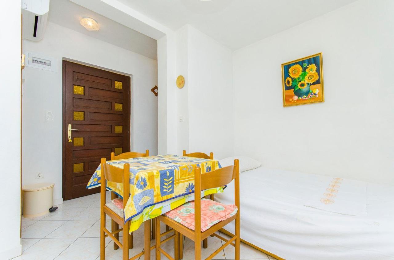 Apartments By The Sea Pisak, Omis - 2802 Экстерьер фото